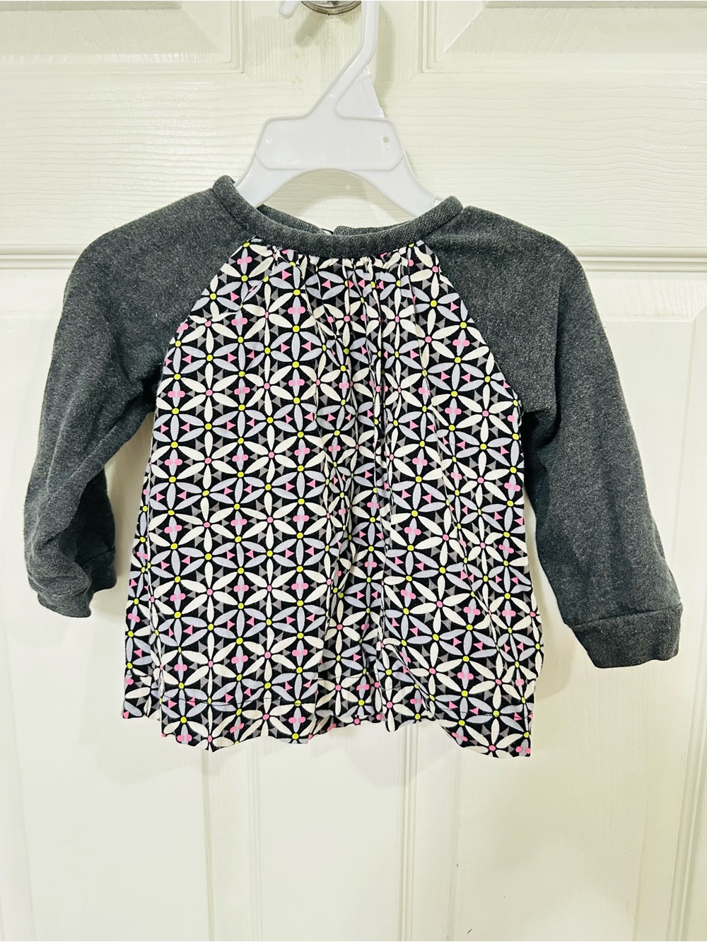 GAP Girls' Gray Raglan Floral Geometric Long Sleeve Top